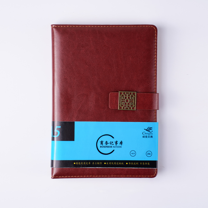 Cuaderno de tapa blanda hecho a mano con hebilla Cuaderno de tapa blanda hecho a mano con hebilla