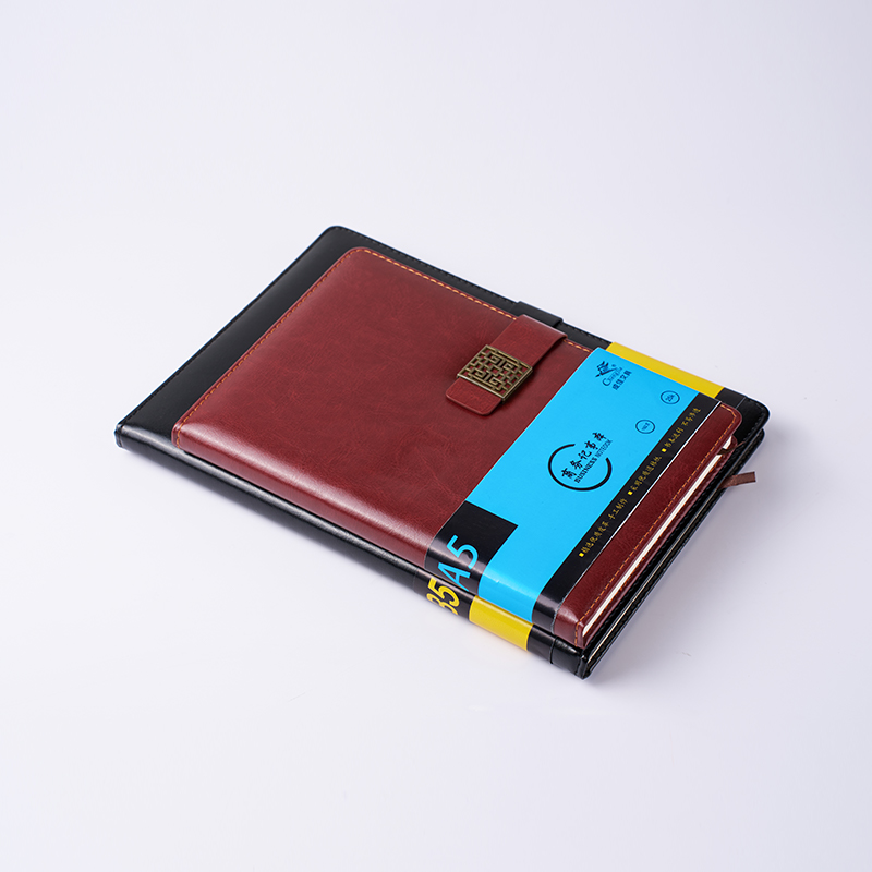 Cuaderno de tapa blanda hecho a mano con hebilla Cuaderno de tapa blanda hecho a mano con hebilla