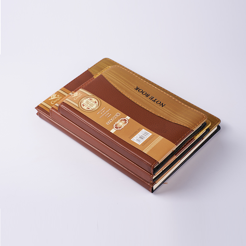Cuaderno de notas de cubierta blanda con superficie suave y costuras de cuero Cuaderno de notas de cubierta blanda con superficie suave y costuras de cuero